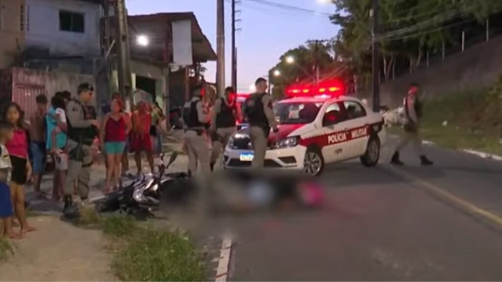 Homem é assassinado com tiros dez tiros na cabeça enquanto pilotava motocicleta em João Pessoa